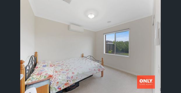 Spacious Family Living in a Prime Location! - Photo 1