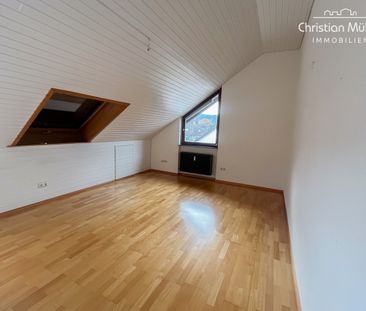 Zur Miete: ruhige 2-Zimmer-Dachgeschosswohnung mit großzügigem Zusc... - Photo 5