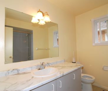 For Lease - 158 Toba Crescent, Brampton, Ontario - Photo 2