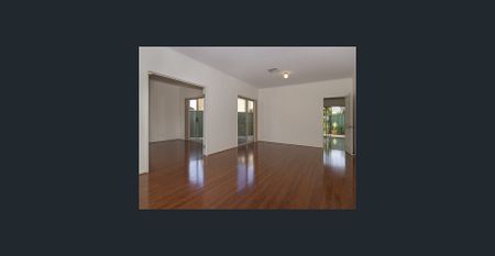 Spacious 05 Bedroom 03 Bathroom Family Home in Convenient Location - Photo 3