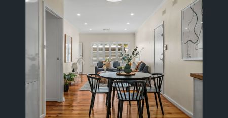 Light, Style & Modern Comfort by the Coast - Photo 4