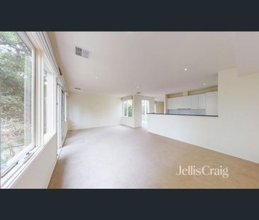 Spacious Living - Photo 2