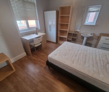 5 Bed Student Accommodation - Photo 4