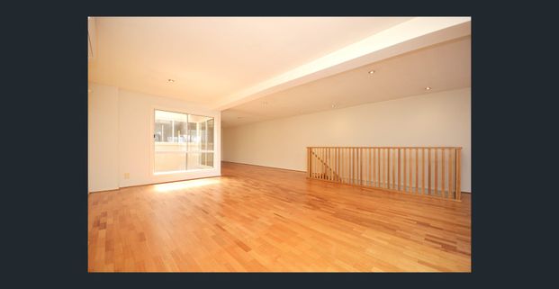 Spacious Living in a Prime Elsternwick Location - Photo 1