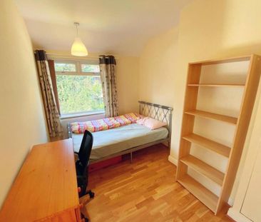 4 bedroom semi-detached house to rent - Photo 4