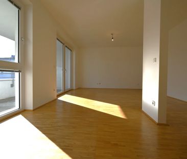 Moderne 3-Zimmer-Wohnung mit großzügiger Loggia - Blick in den begr... - Photo 3