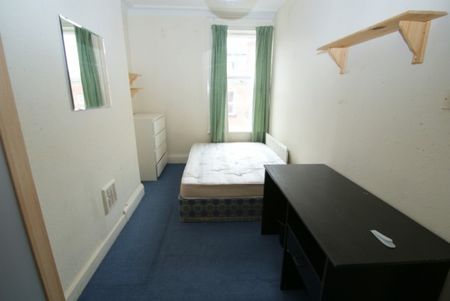 6 Bed - Brudenell Mount, Hyde Park, Leeds - Photo 4