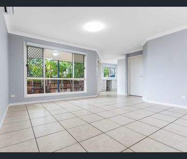 Stylish & Convenient Townhouse Living in the Heart of Lawnton - Photo 3