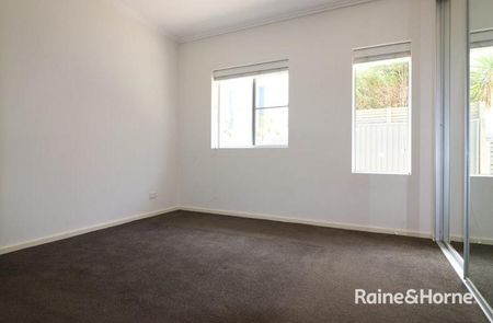 MODERN ONE BEDROOM UNIT - MOMENTS WALK TO ELOUERA BEACH - Photo 4
