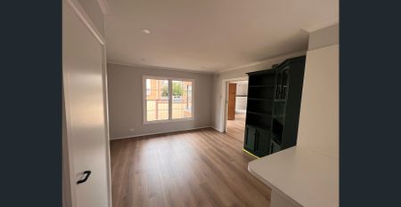 Newly renovated house with 2 living zones in Kingsbury - Photo 5