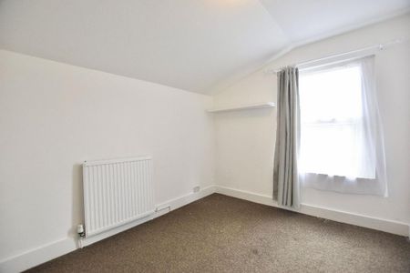 4 bedroom terraced house to rent - Photo 3