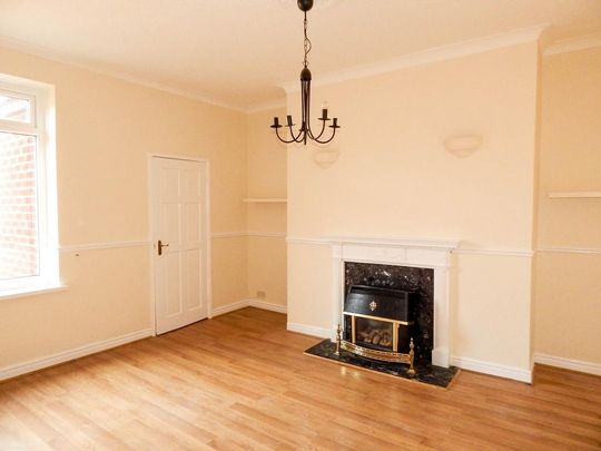 3 bedroom flat to rent - Photo 1