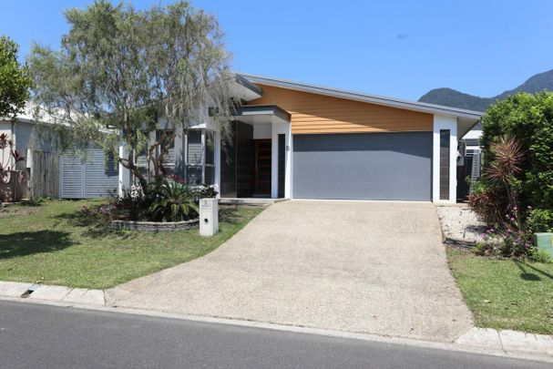 Modern Luxury - Ex Display Home - Full AC - Solar - Photo 1