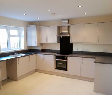 3 bedroom end of terrace house to rent - Photo 3