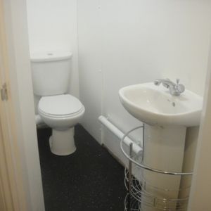 Modern 1 Bedroomed Flat - Photo 3