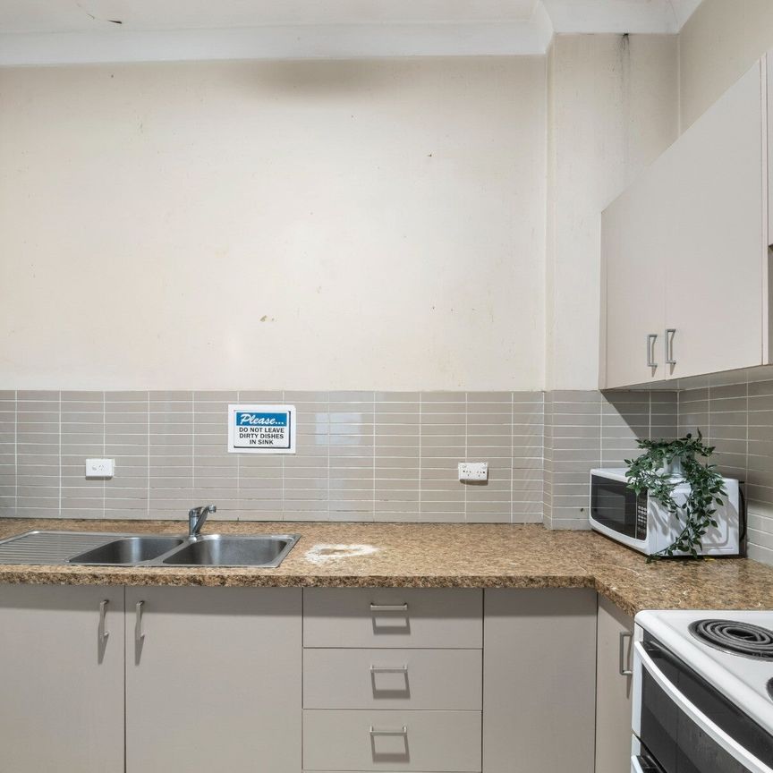Redfern - Photo 1
