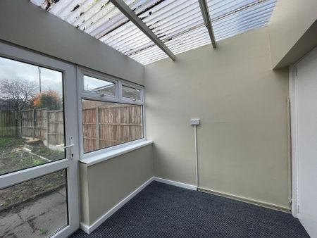 3 bedroom semi-detached house to rent - Photo 2