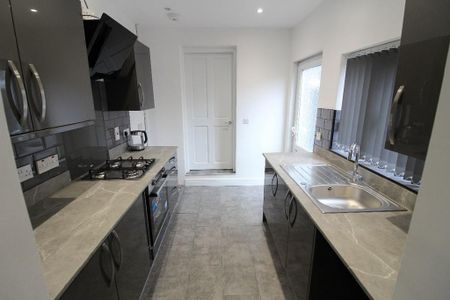 3 bedroom semi-detached house to rent - Photo 3