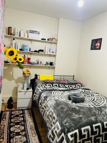 1 bedroom in a flat share to rent - Photo 2