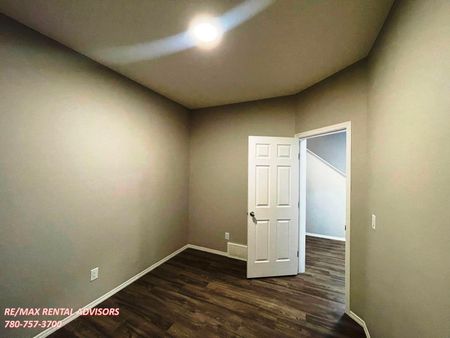 UPPER 5730 Cautley Crescent Southwest - Photo 4