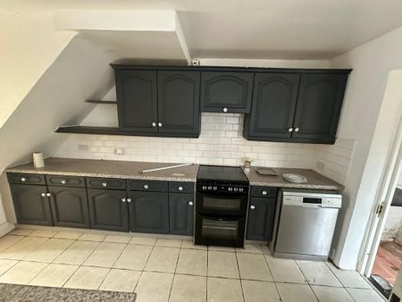 3 bedroom terraced house to rent - Photo 5