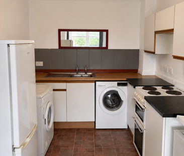 2 bedroom flat to rent - Photo 4