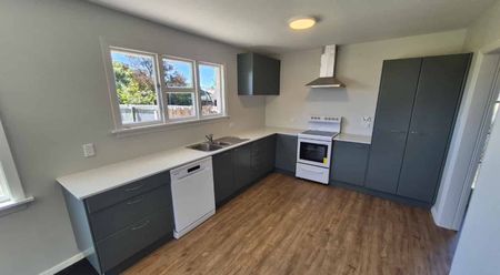 Fully renovated and ready to go! - Photo 4