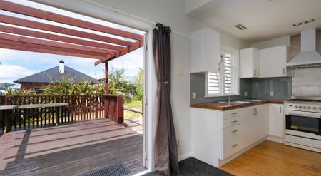 Recently Renovated Family Home - Photo 4