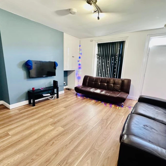 5 bedroom house to rent - Photo 1