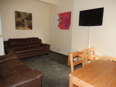 4 Bed Terrace house Hardy street. - Photo 3