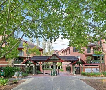 Resort Style, Parkside, Sun-Filled Split Level Two Bedroom, Two Bat... - Photo 6