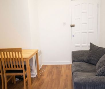 Uxbridge Road, Uxbridge, UB10 - Photo 2