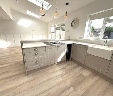 4 bedroom semi-detached house to rent - Photo 6