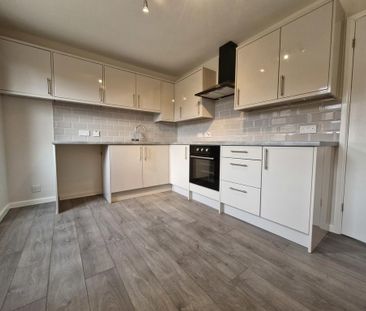 2 bedroom semi-detached house to rent - Photo 3