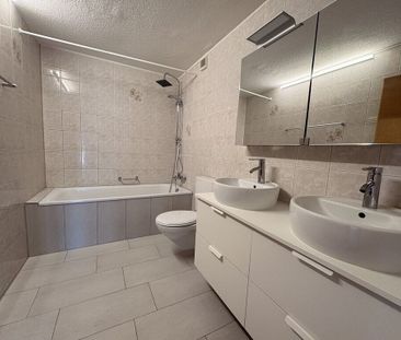 Generous living in charming style - Photo 4