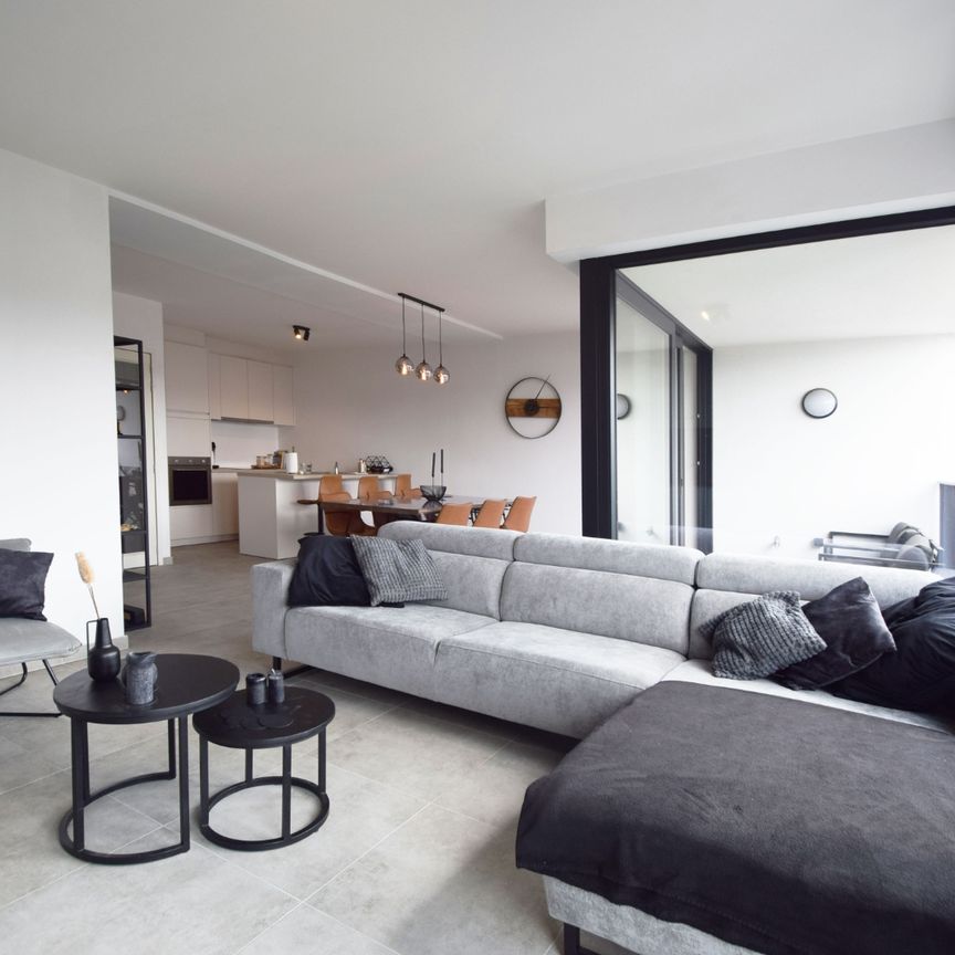 Makkelijk bereikbaar appartement met 2 slaapkamers vlakbij het centrum - Foto 1