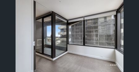 LIVE IN THE HEART OF CBD - Photo 4