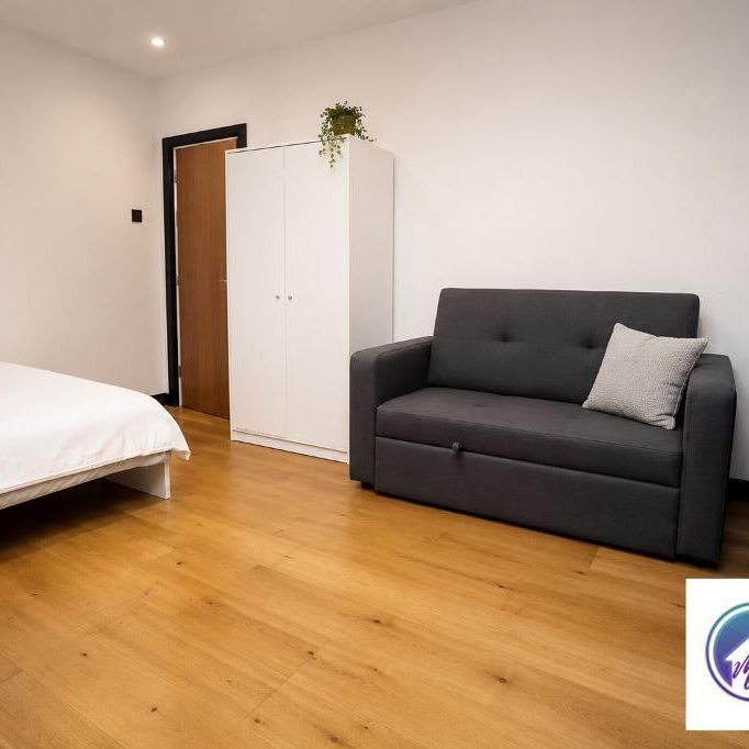 3 Bedroom Flat To Rent - Photo 1