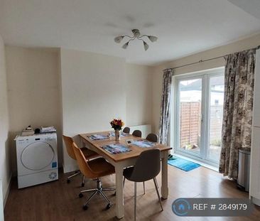 3 bedroom semi-detached house to rent - Photo 1