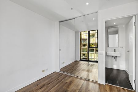 Stylish two-bedroom city apartment city views - Photo 5