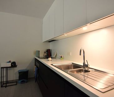 Lichtrijk 2-slpk gelijkvloers appartement aan stadspark - Foto 3