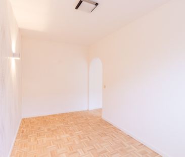 Ruim 1 slaapkamer-appartement met terras en garagebox! - Photo 1