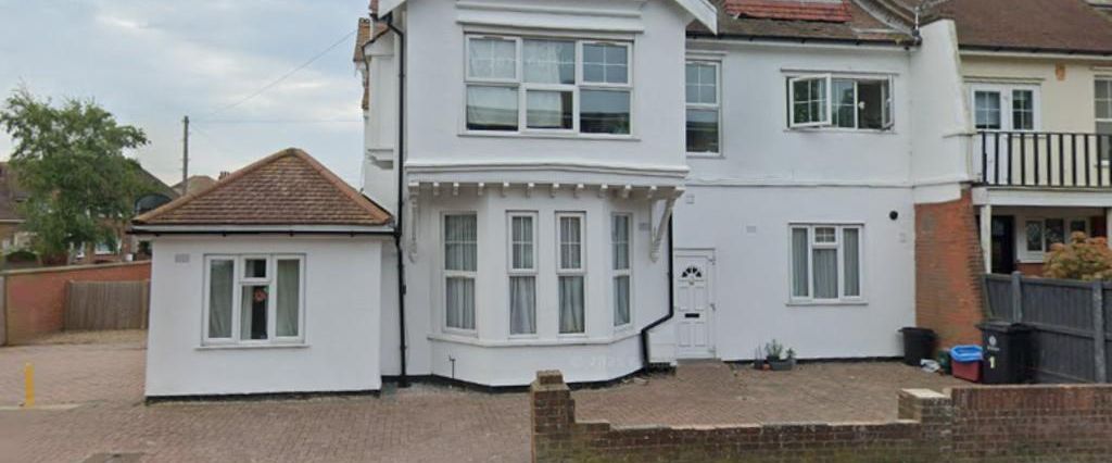 2 bedroom ground floor flat to rent - Photo 1