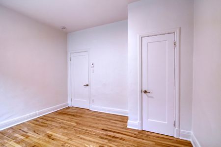 4890 Queen Mary Road - Photo 5