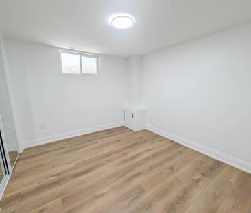 401 Navy St, Welland - Newly renovated 2 Bedroom Lower Unit - Photo 4