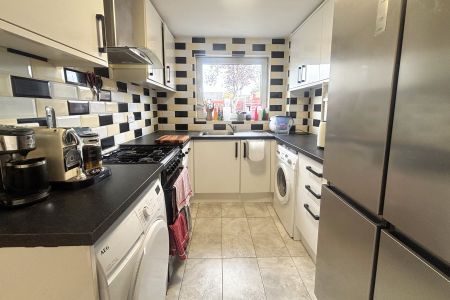 Japonica Close, Woking, Surrey, GU21 - Photo 3