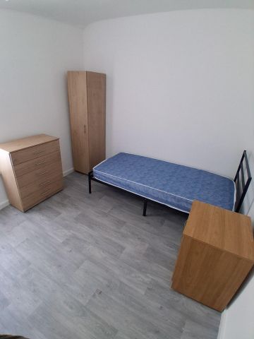 Room in a Shared House, Dordans Road, LU4 - Photo 2