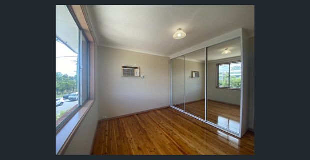 3 Bedroom Half House - Photo 1