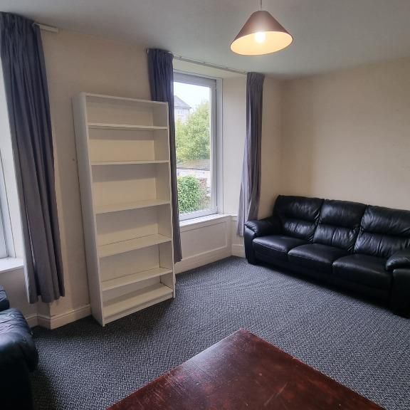 4 bedroom flat to rent - Photo 1