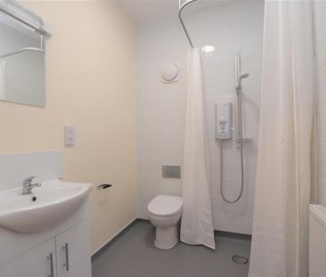 2 bedroom semi-detached house to rent - Photo 5